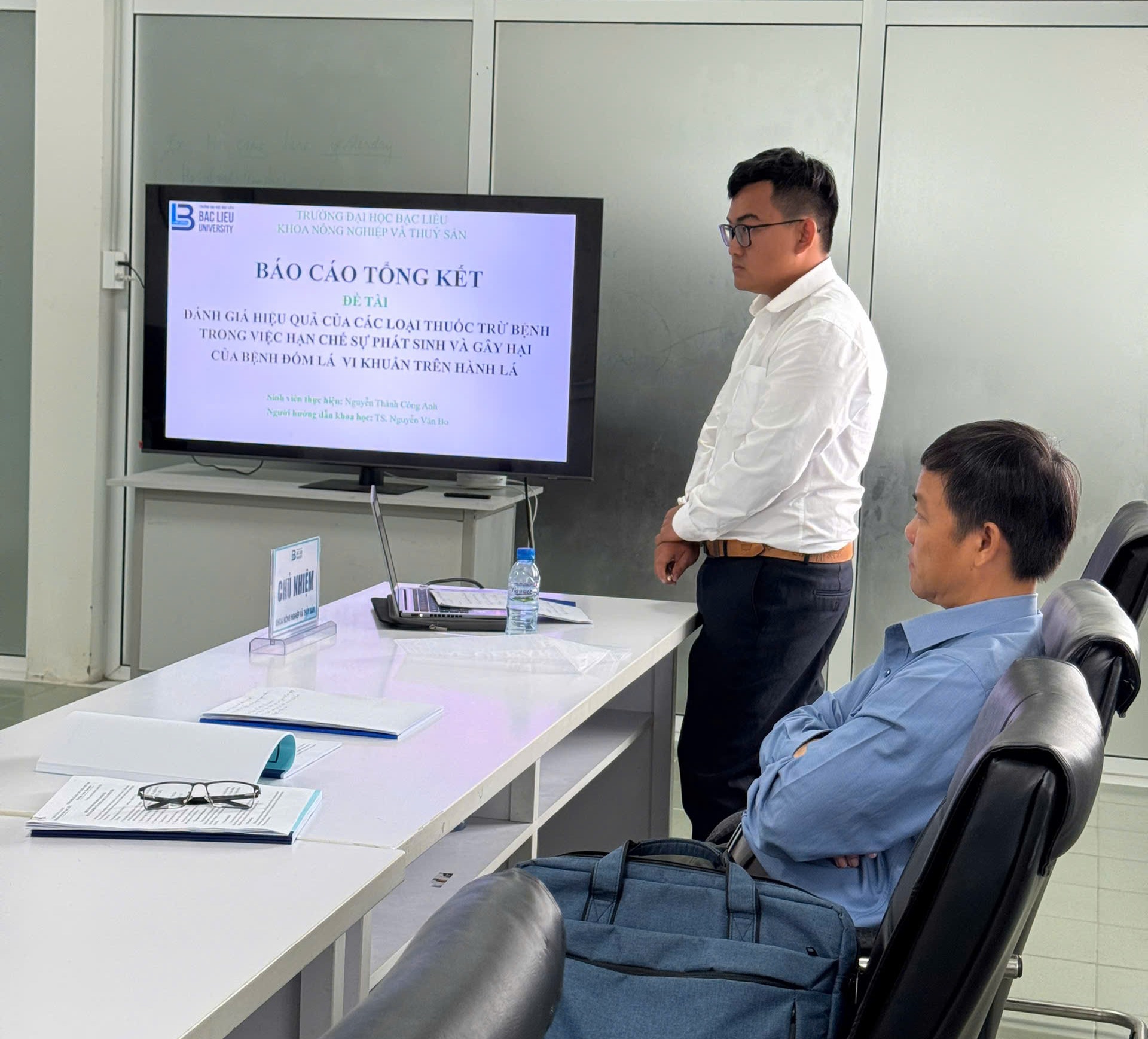 Description: E:\THUY LINH\BAN TIN PHONG QLKH-HTQT. THUY LINH\NAM 2026\THANG 8\NCKH SV KHOA NN\Nguyễn Thành Công Anh\1786533883014_5725216437924427394_5725216437924427394_h.jpg