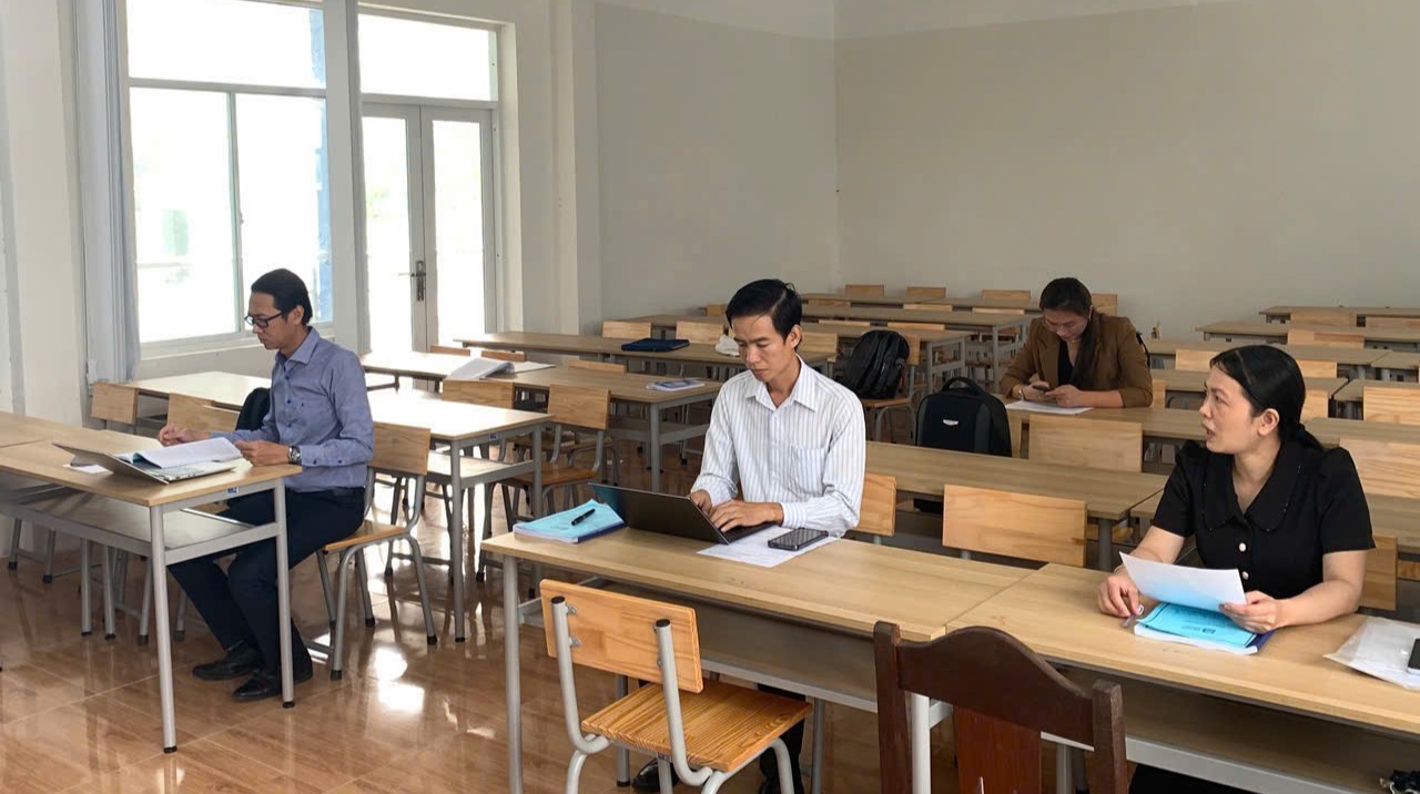 Description: E:\THUY LINH\BAN TIN PHONG QLKH-HTQT. THUY LINH\NAM 2026\THANG 8\NCKH SV KHOA KT\HUYNH KIM ANH\1787712473077_8583920936500992726_8583920936500992726_h.jpg